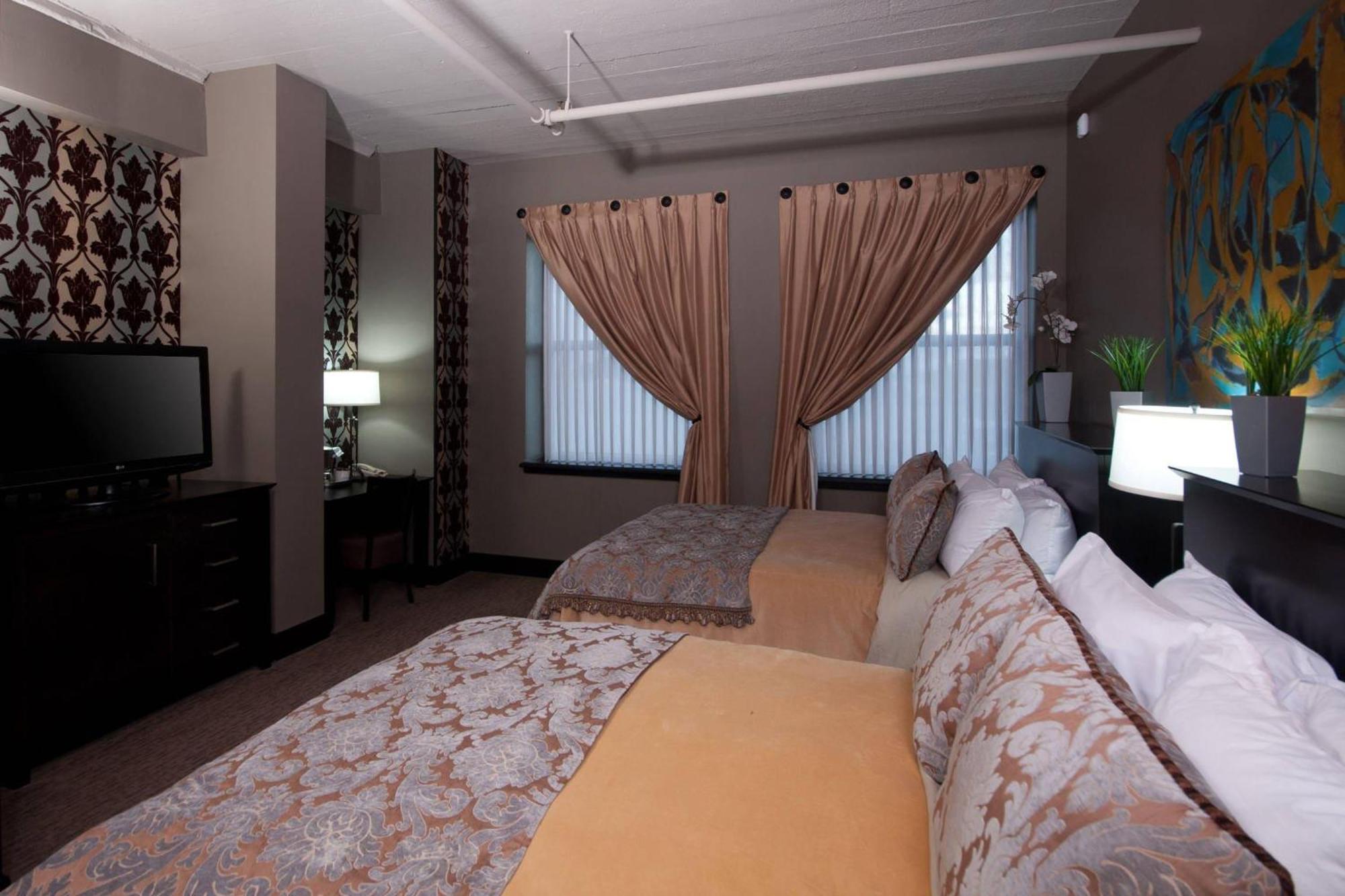 Standard Queen Room