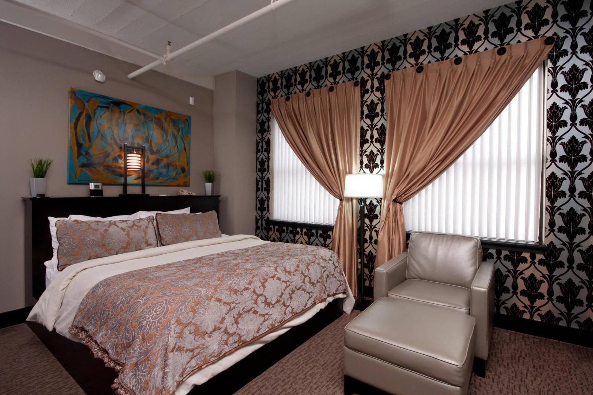 King Room with Fireplace - Accessible/Non-Smoking